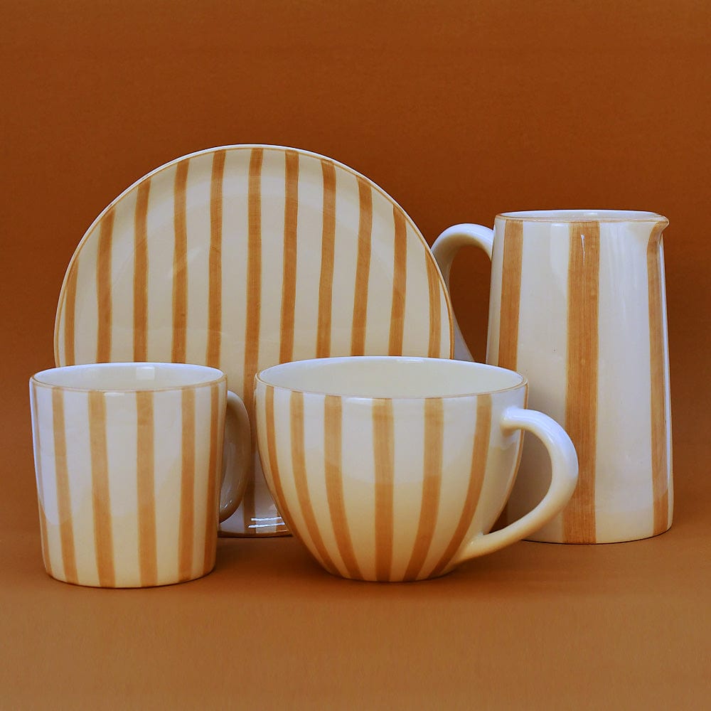 Assiette en porcelaine portugaise rayée marron et blanc Assiette rayée "Costa Nova Mar" 20cm - Moka