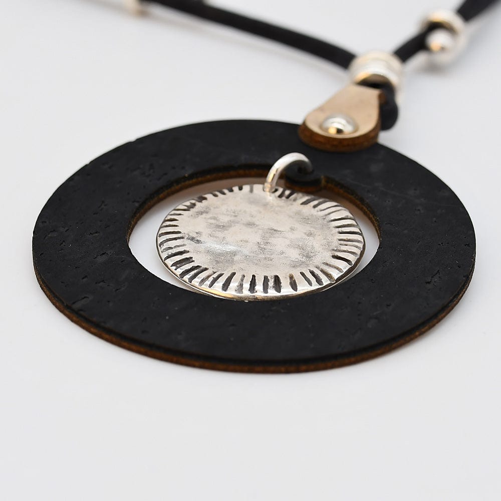 Bracelet en liège et 2 perles violettes – Unisexe, élégant et artisanal Collier en liège