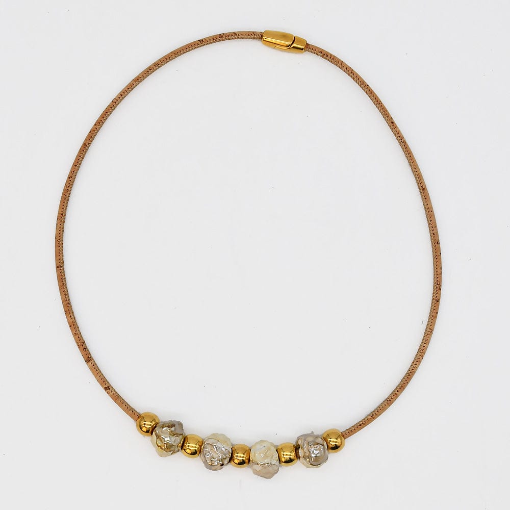 Collier en liège et 4 perles grises élégant et artisanal Collier en liège et perle