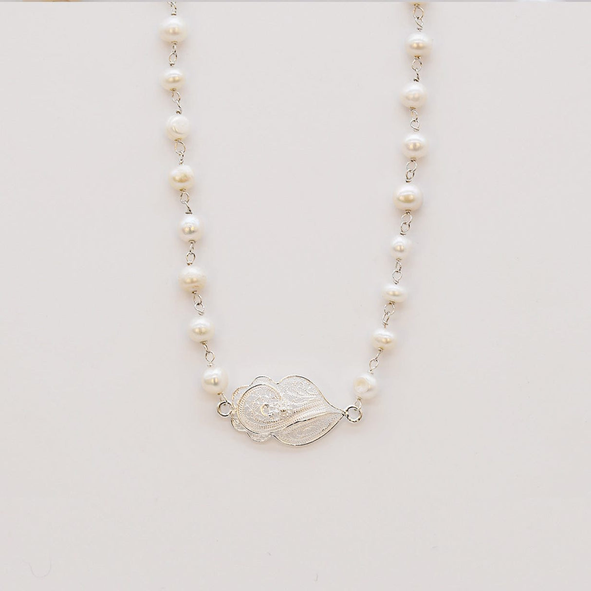 Collier Perles & Coração de Viana en Filigrane argent – Bijou Portugais d’Exception Coração de Viana I Collier de perles et Coração de Viana