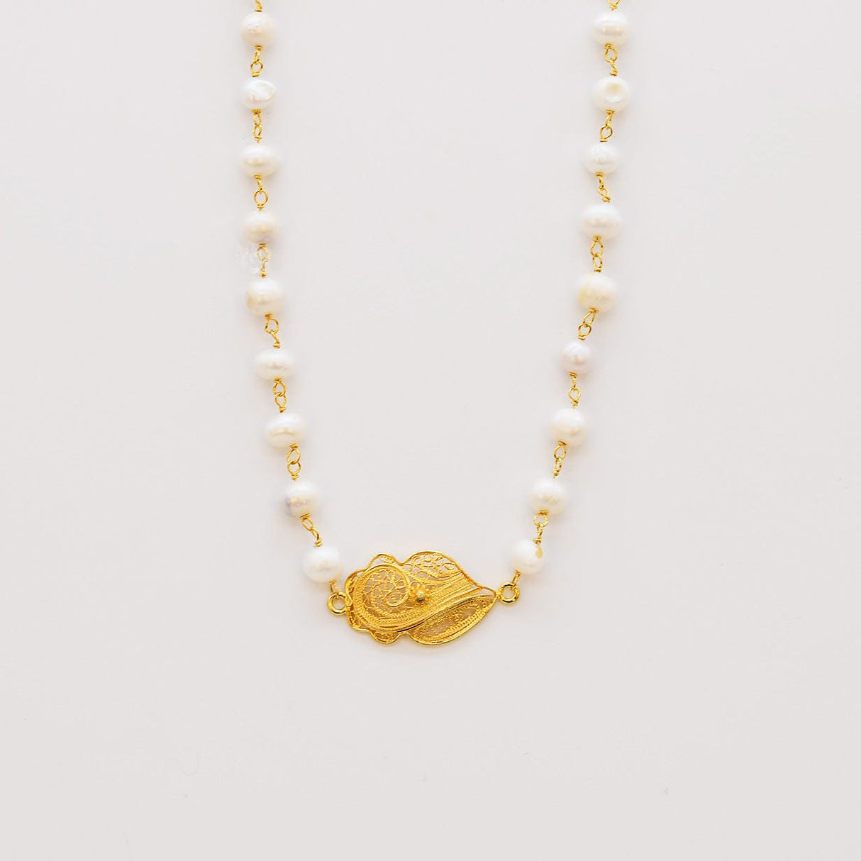 Collier Perles & Coração de Viana en Filigrane doré – Bijou Portugais d’Exception Coração de Viana I Collier de perles et Coração de Viana