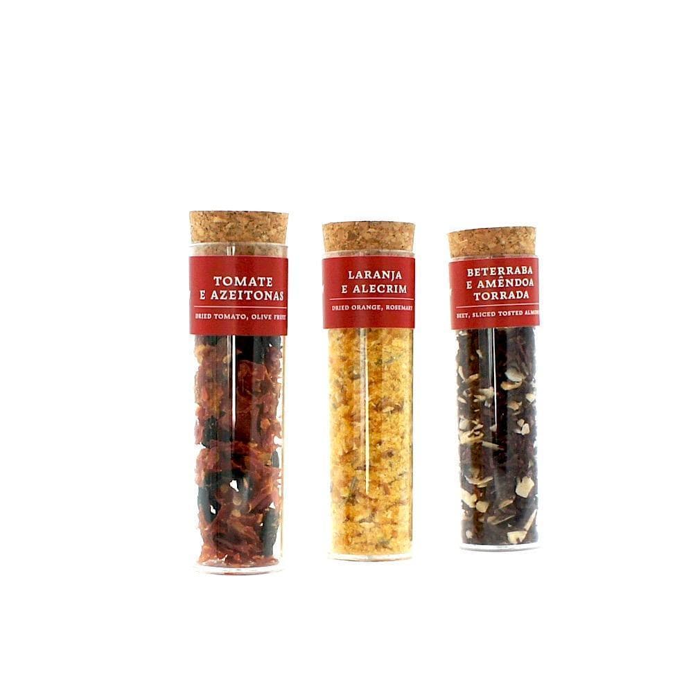 Tubes de tomates. oranges. betteraves déshydratées