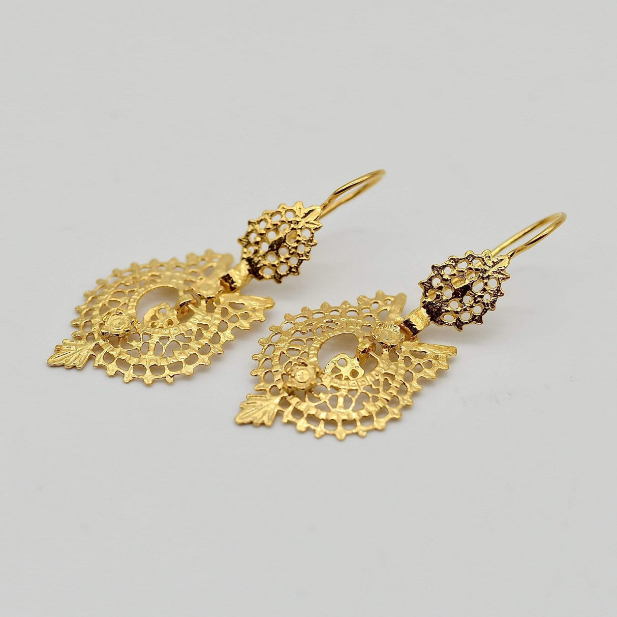 Brincos À Rainha I Gold Plated Silver Filigree Earrings - 3.5cm