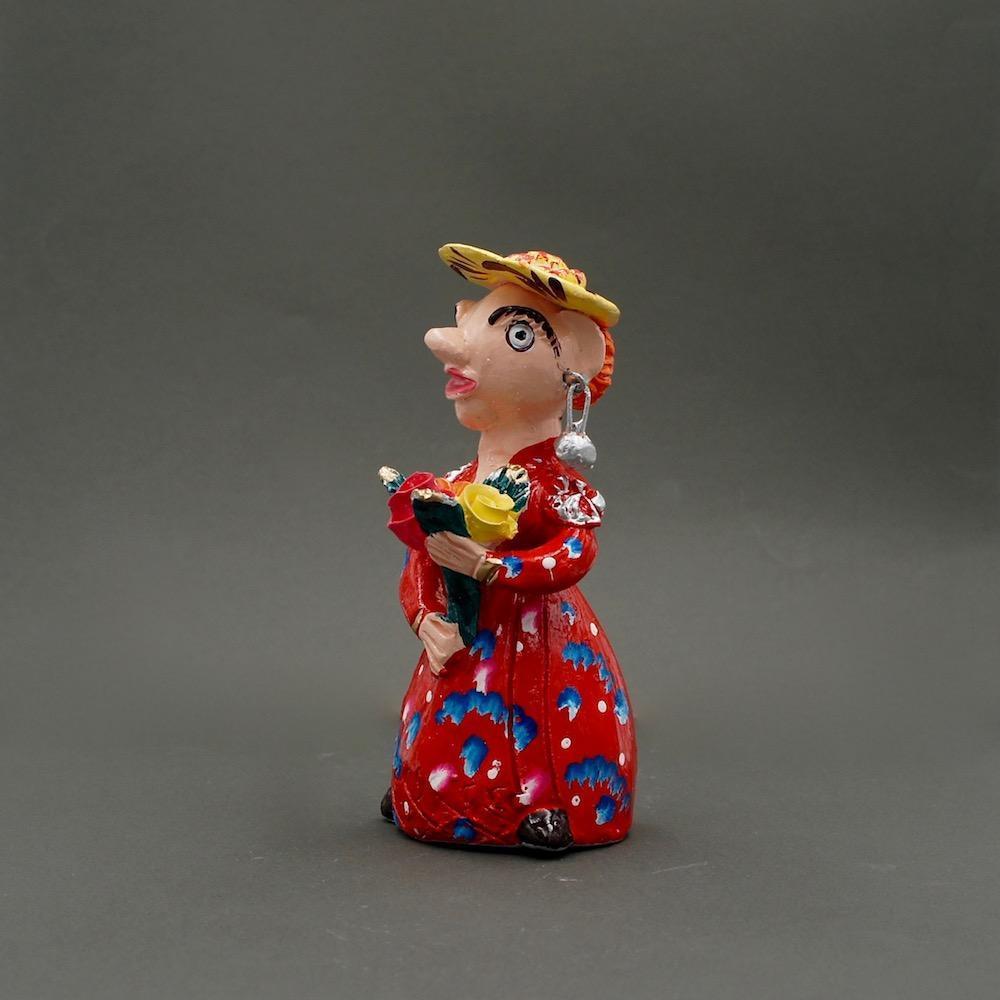 Boneca com flores I Statuette by Jùlia Côta - 20 cm