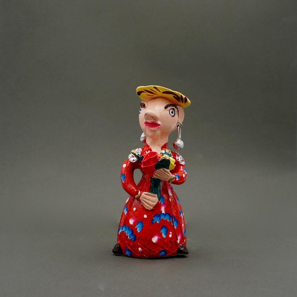 Boneca com flores I Statuette by Jùlia Côta - 20 cm