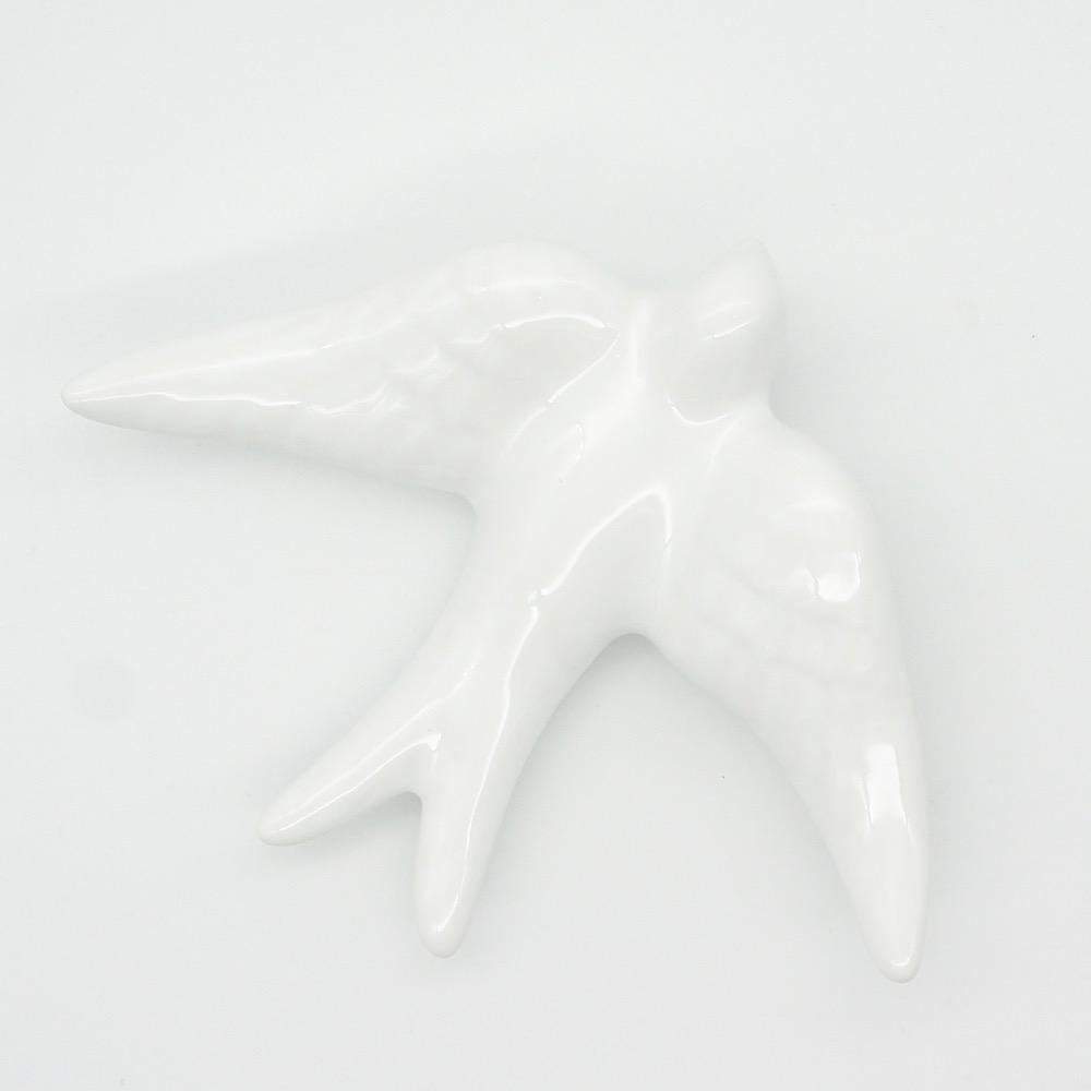 Hirondelle traditionnelle en céramique blanche