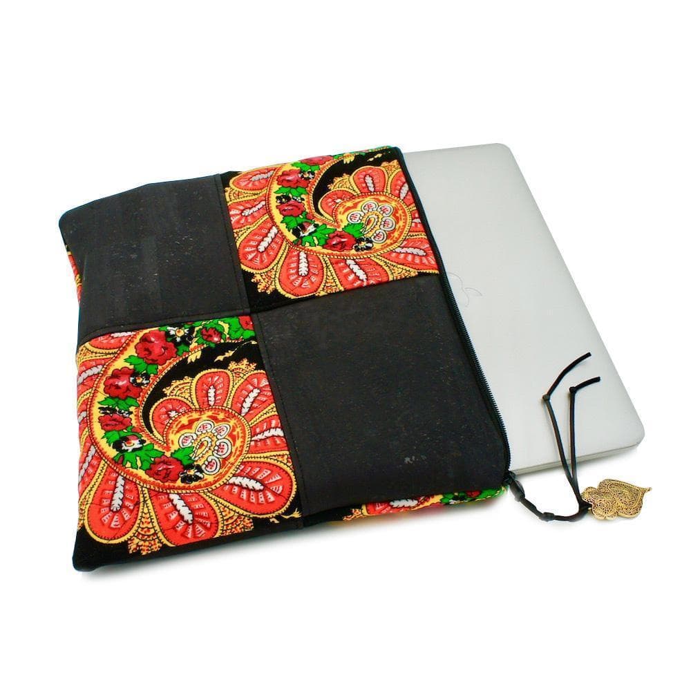 Patchwork pouch in cork