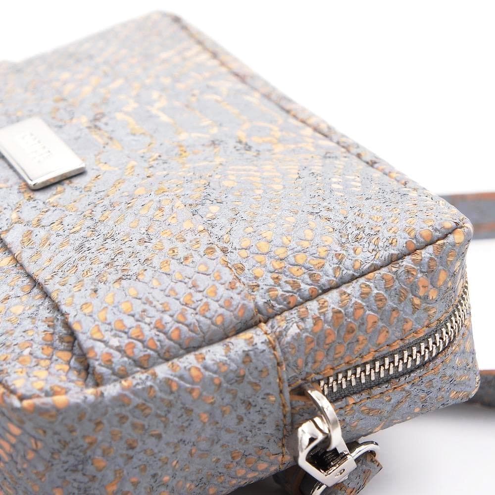 Sac pochette banane en liège gris