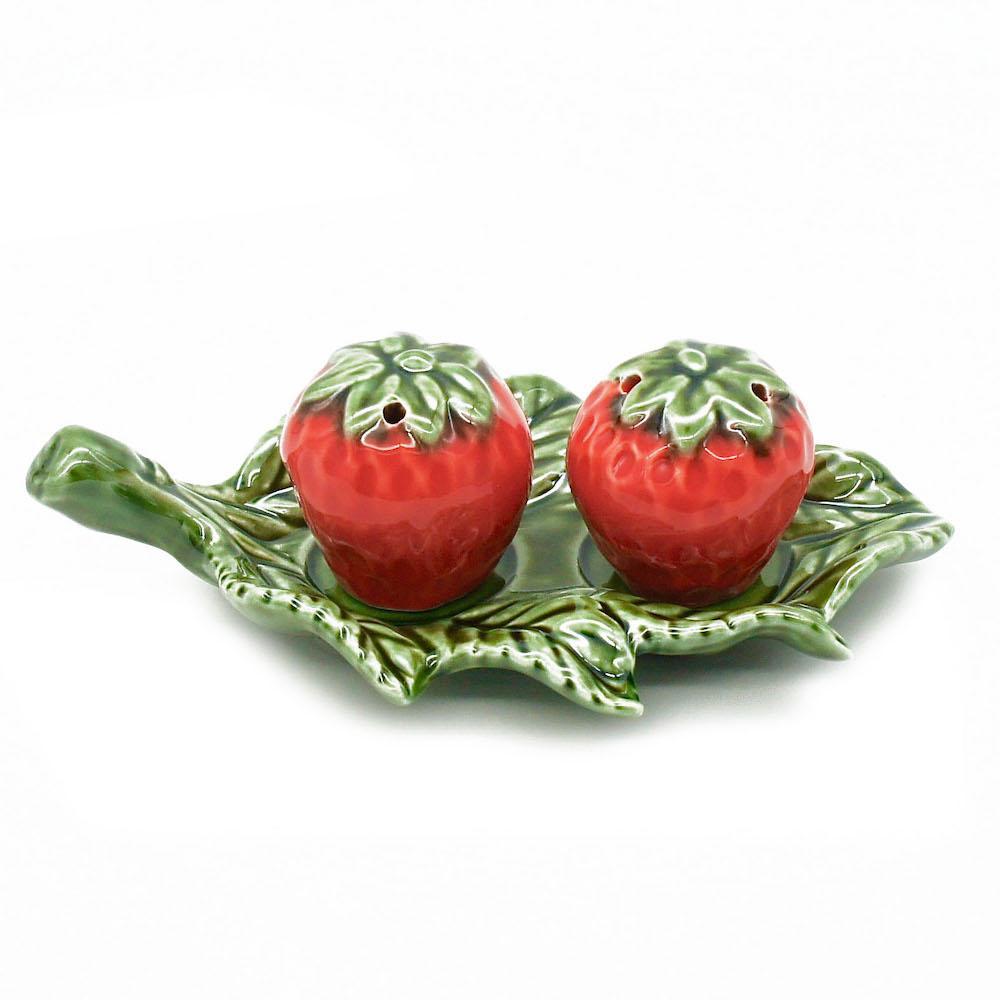 Morango I Ceramic salt-and-pepper shaker