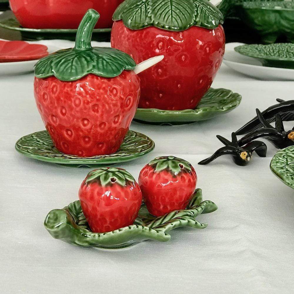 Morango I Ceramic salt-and-pepper shaker