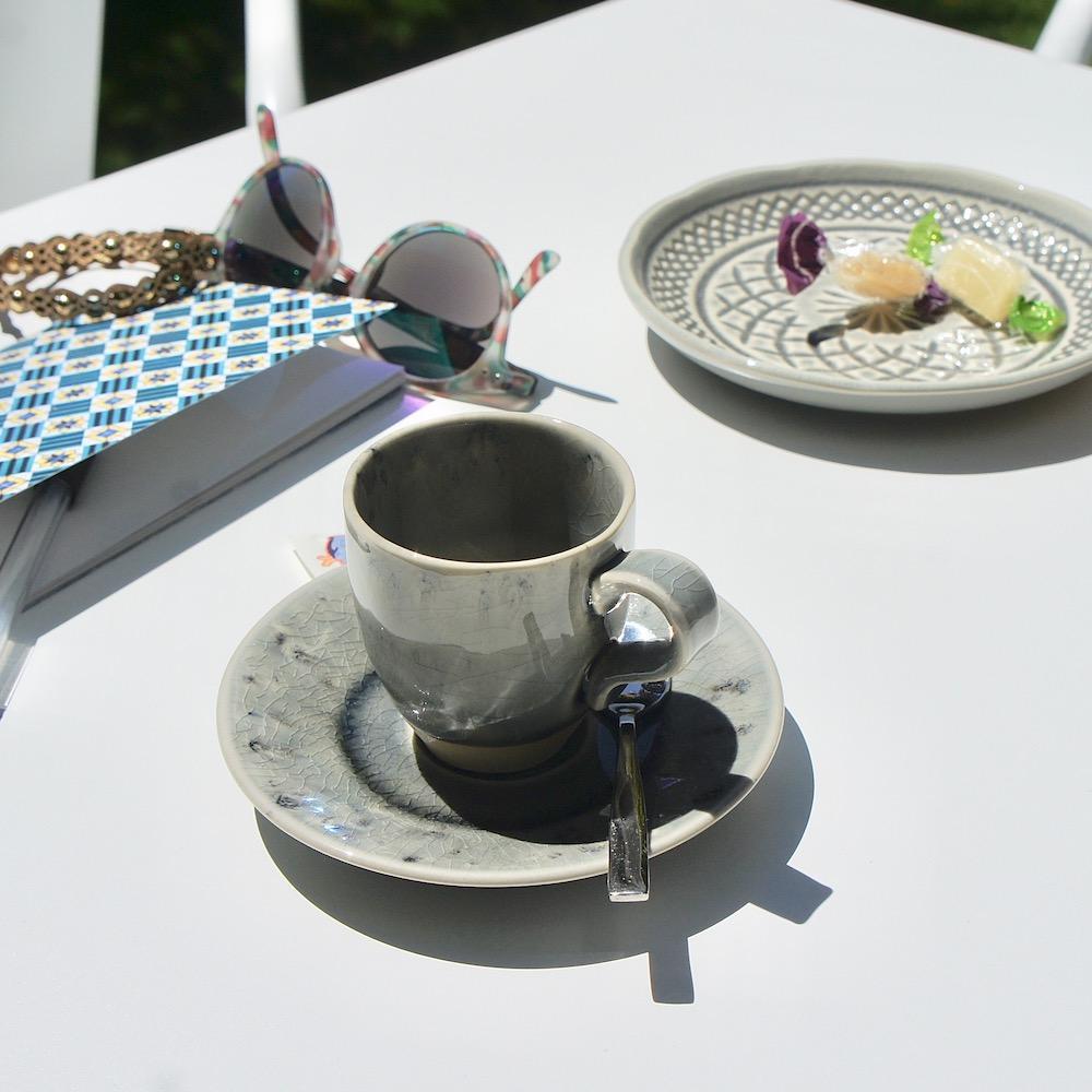 Tasse à café et sous tasse en grès Grises "Madeira"