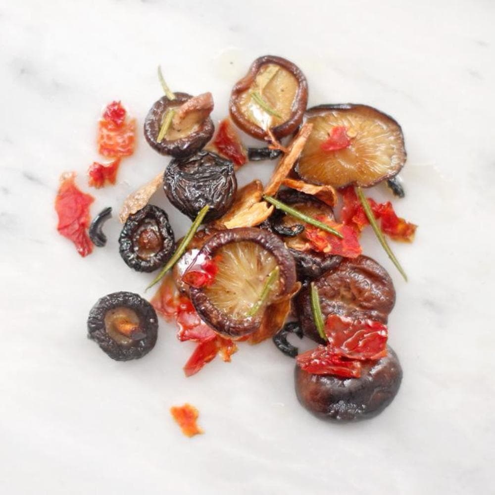 Tube de tomates et olives noires déshydratées