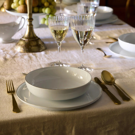 Assiette en porcelaine blanche à bord doré Ø21cm – Fabriquée au Portugal Assiette en porcelaine "Resonance" - 23cm