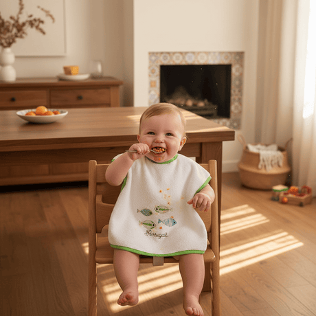 Bavoir tablier vert en coton aux motifs sardines portugaises Bavoir tablier "Sardinhas" - Vert