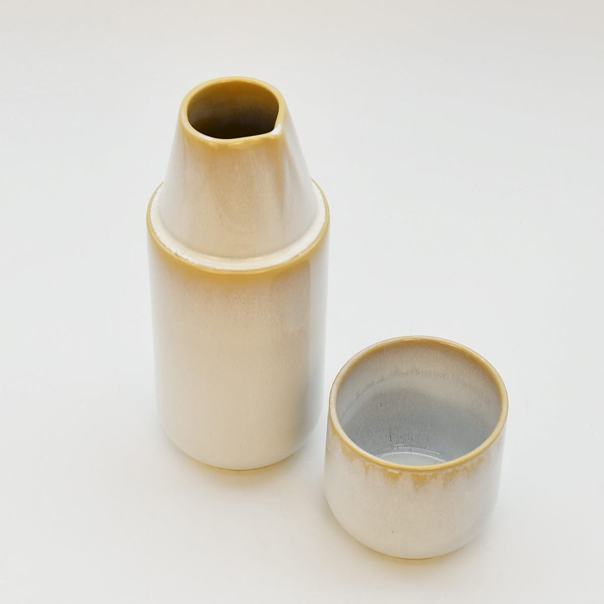 Bouteille + Gobelet en Grès Émaillé | Ensemble Portugais Bouteille en grès "Amazonia" et sa tasse - Blanc