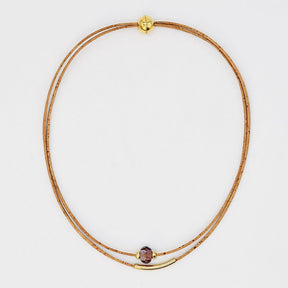 Collier en liège et 4 perles grises élégant et artisanal Collier en liège et perle - Rose