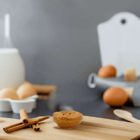 Distributeur de cannelle en forme de Pasteis de Nata Distributeur de cannelle en forme de Pasteis de Nata