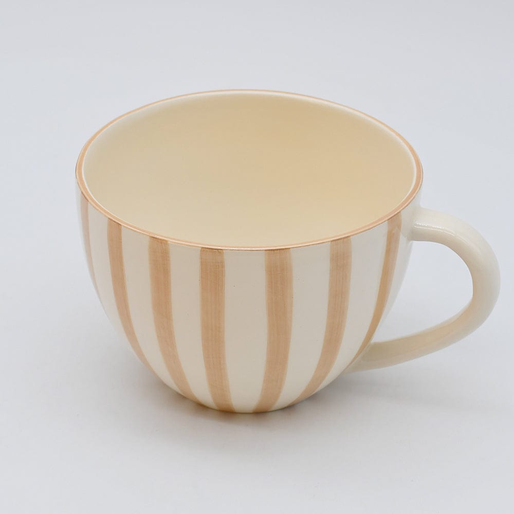 Grande tasse en porcelaine rayée moka et blanc Grande tasse rayée "Costa Nova Mar" - Moka