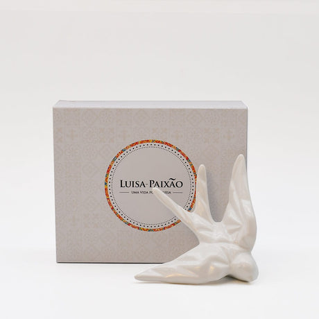 hirondelle en céramique stylisée et modernisée blanche, dans sa boîte cadeau Luisa Paixão.  Coffret hirondelle stylisée - Blanc