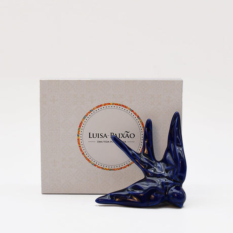 hirondelle en céramique stylisée et modernisée bleue cobalt, dans sa boîte cadeau Luisa Paixão.  Coffret hirondelle stylisée - Bleu Cobalt