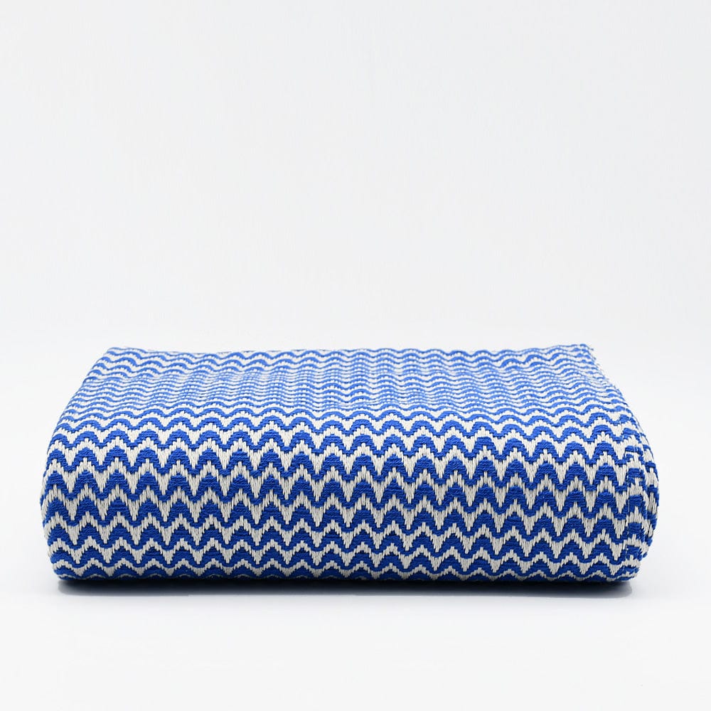Plaid en coton bleu motifs chevrons I Artisanat du Portugal en ligne Plaid en coton "Ondas" - Bleu