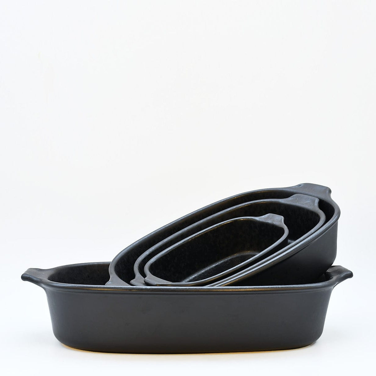Plat à four rectangulaire noir en grès | Portugal | Luisa Paixão Plats à four en grès