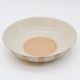 Saladier en porcelaine rayé moka et blanc Saladier rayé "Costa Nova Mar" 25cm - Moka
