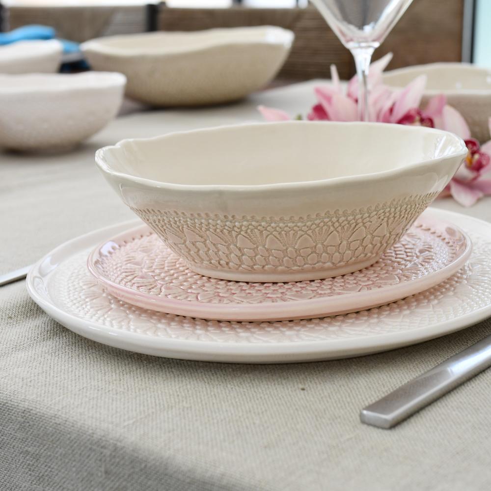 Assiette en céramique blanche I Motifs dentelles portugaises Assiette "Carimbada" blanche - 27 cm