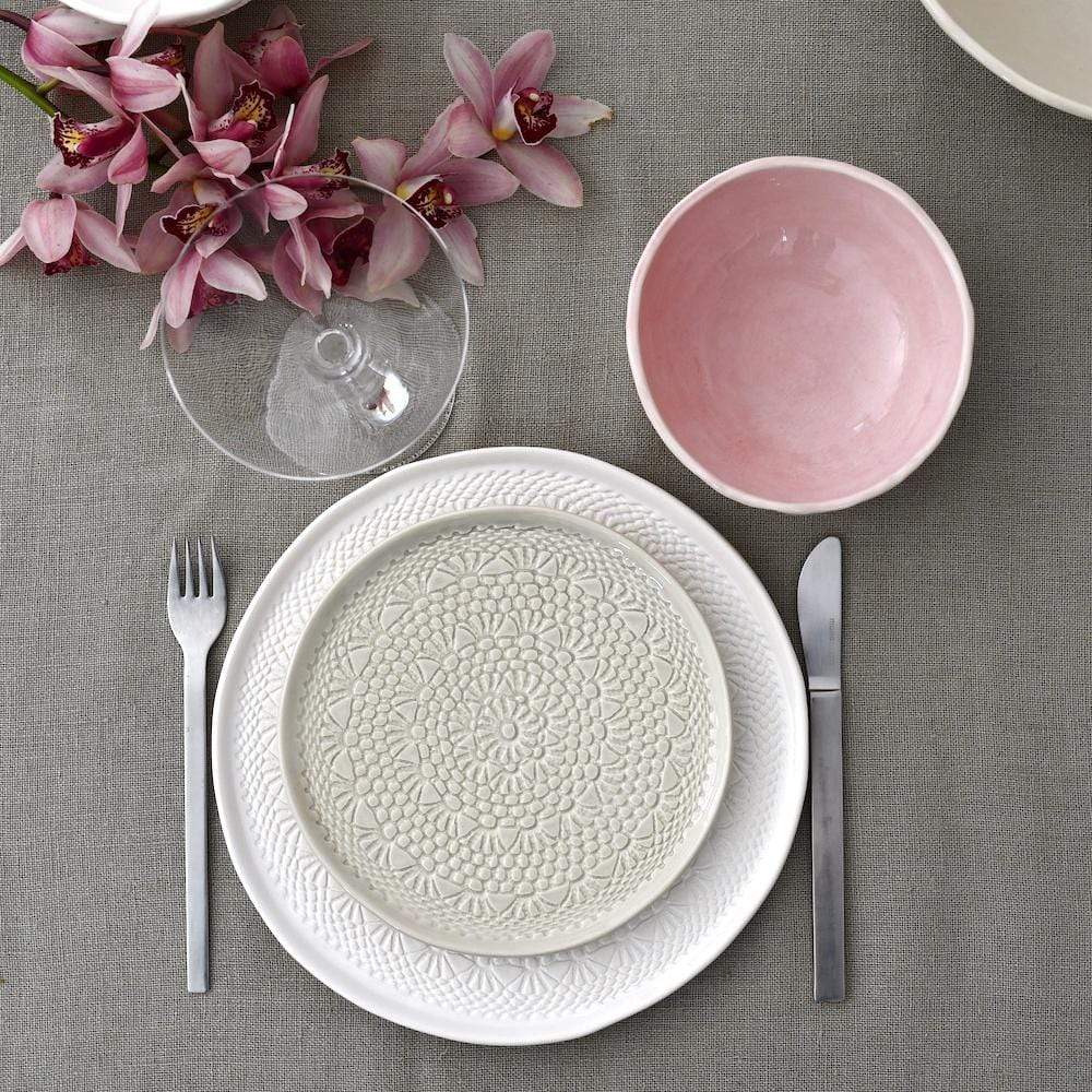 Assiette en céramique blanche I Motifs dentelles portugaises Assiette "Carimbada" blanche - 27 cm