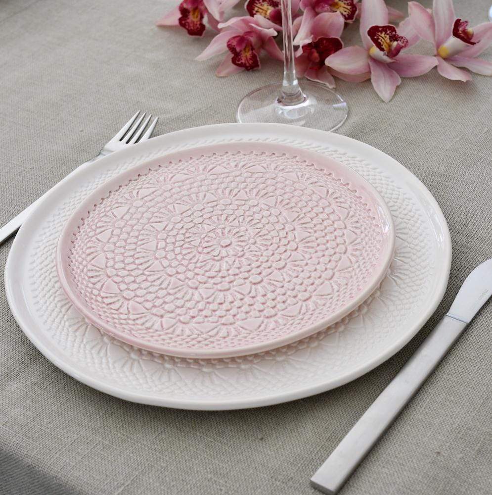 Assiette en céramique blanche I Motifs dentelles portugaises Assiette "Carimbada" blanche - 27 cm