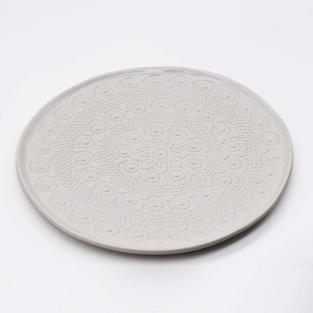 Assiette en céramique blanche I Motifs dentelles portugaises Assiette "Flores" blanche - 27 cm