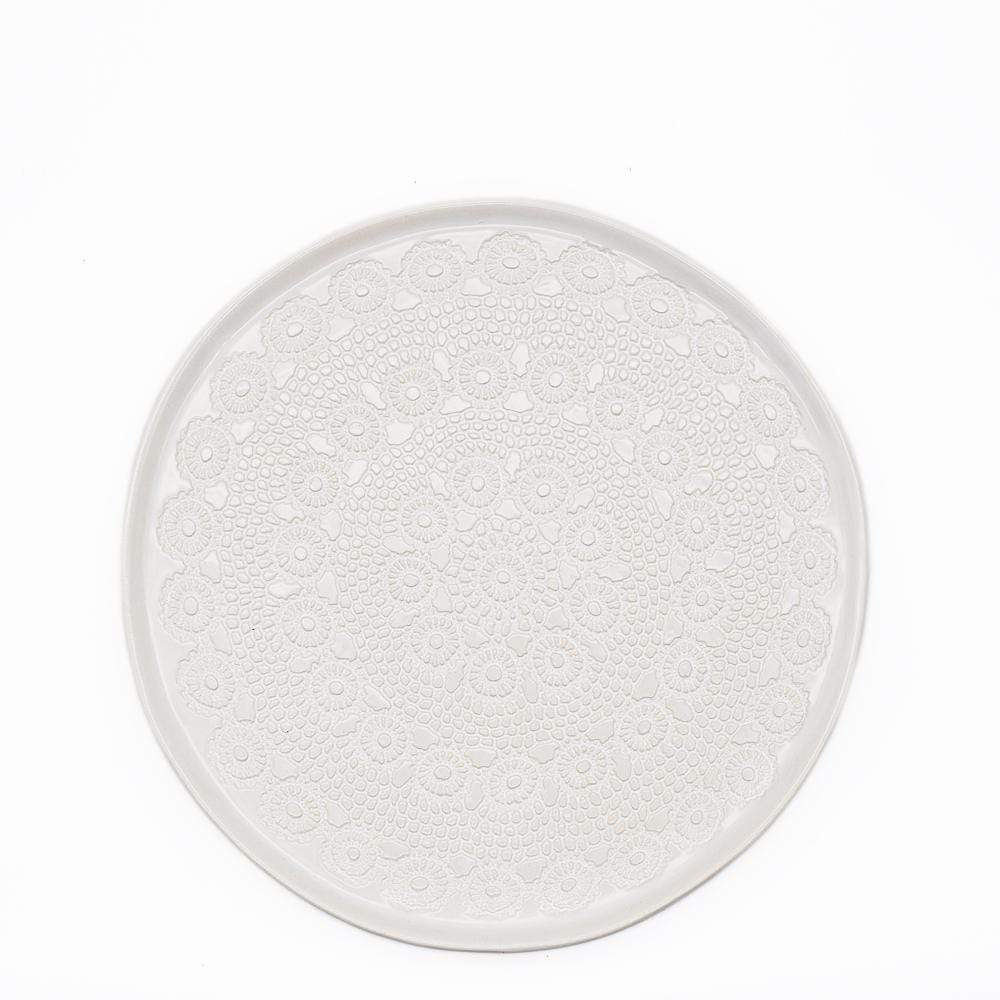 Assiette en céramique blanche I Motifs dentelles portugaises Assiette "Flores" blanche - 27 cm
