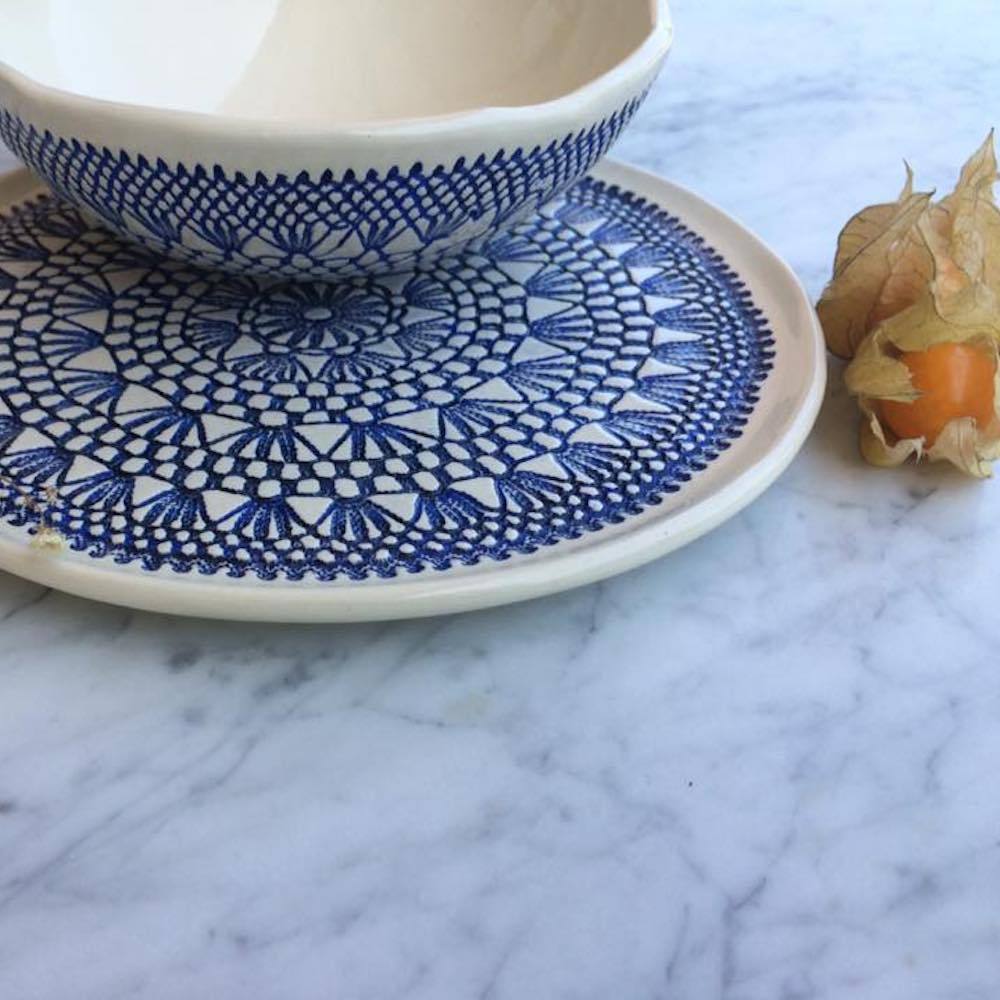 Assiette en céramique bleue I Motifs dentelles portugaises Assiette "Renda" bleue - 27 cm