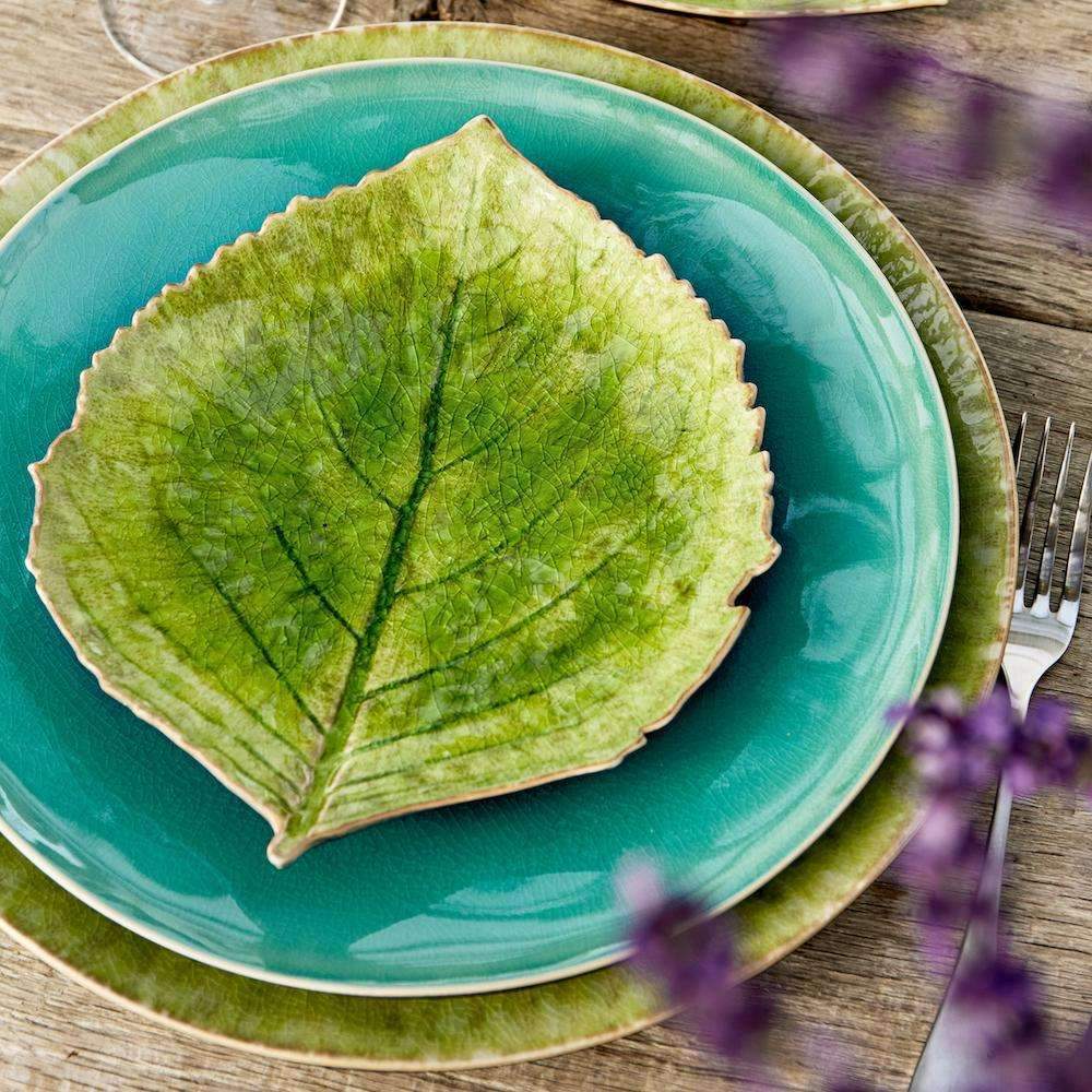 Hydrangea leaf I Fine Stoneware Plate - Light green