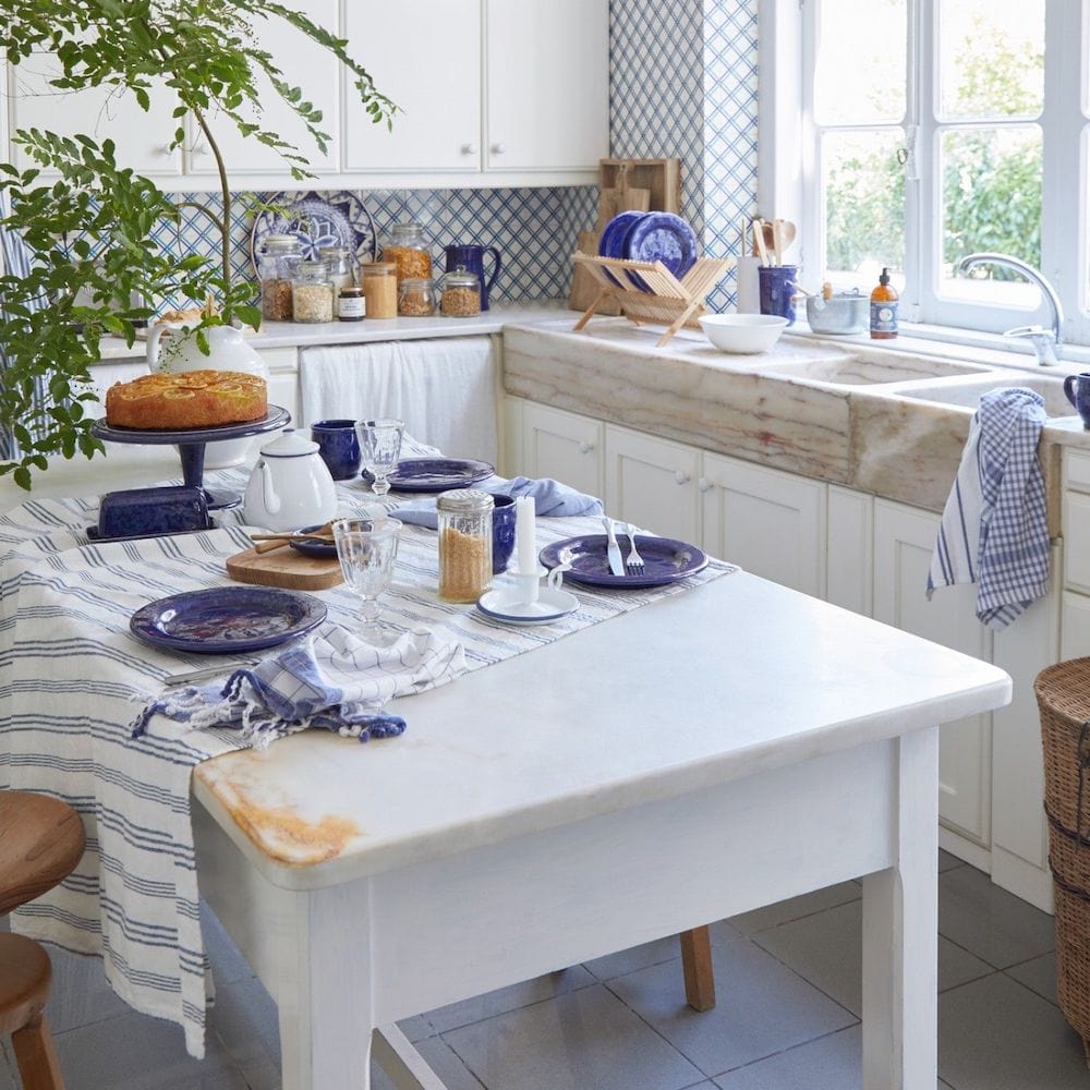 Assiette haute émaillée bleue I Vaisselle portugaise Beurrier en grès “Abbey" - 20cm