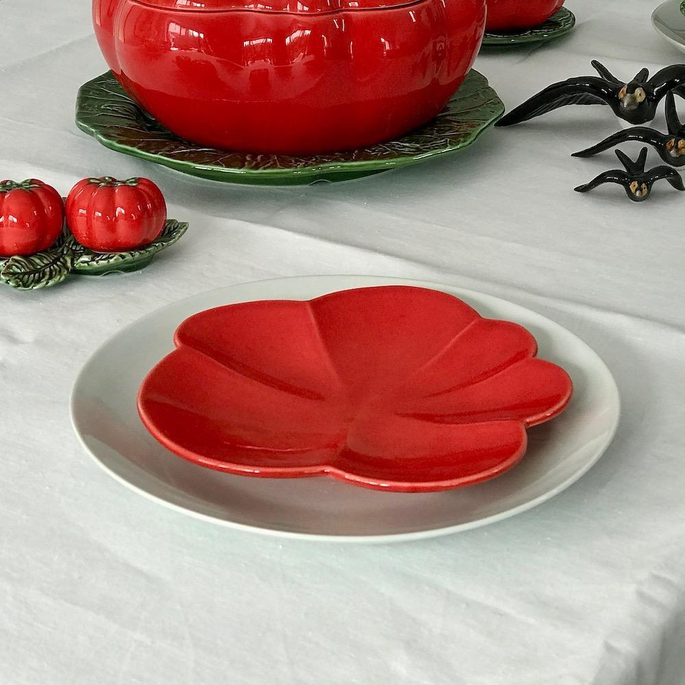 Assiette en céramique en forme de tomate