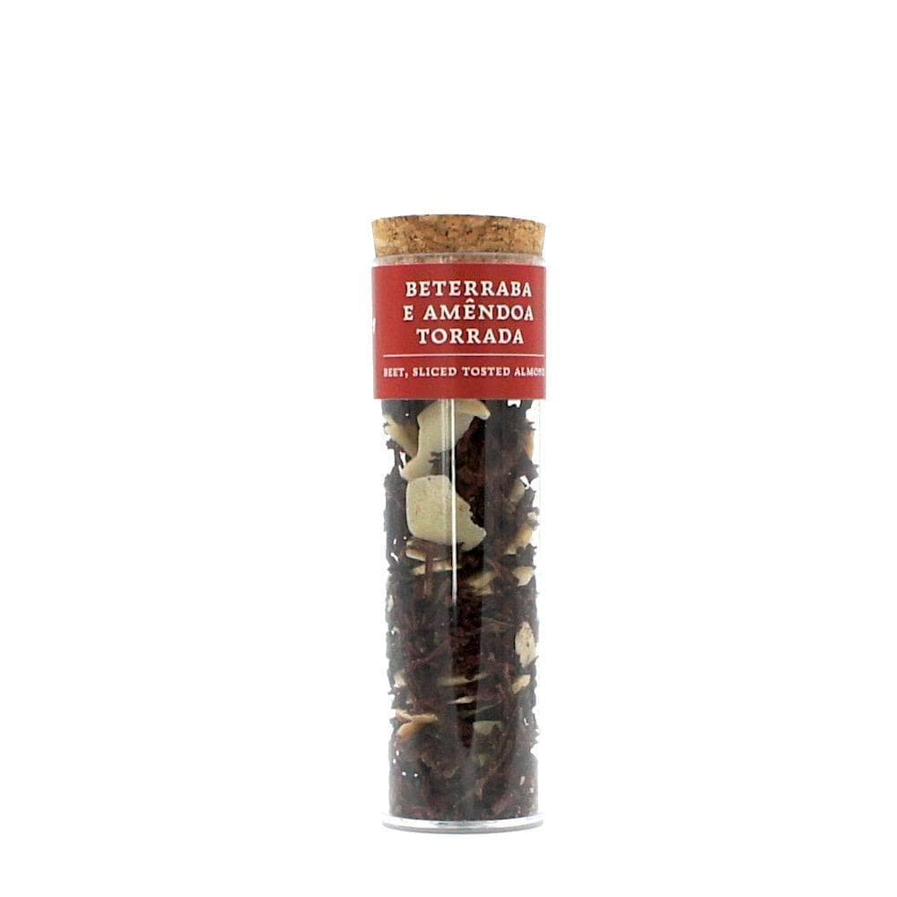Tube de betteraves déshydratées et amandes grillées