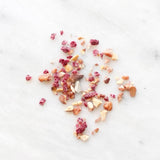 Tube de framboises déshydratées et amandes caramélisées