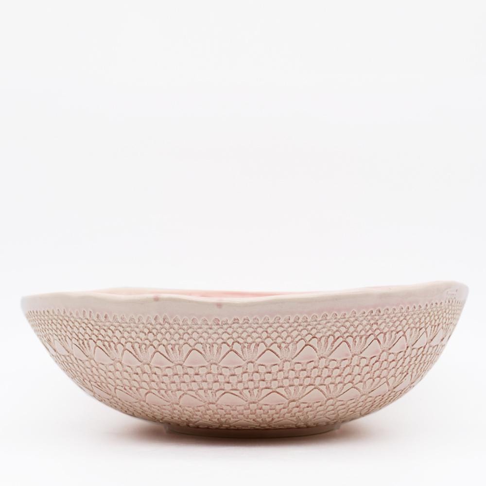 Grand saladier en céramique rose I Motifs dentelles portugaises Grand saladier "Carimbada" rose - 25 cm