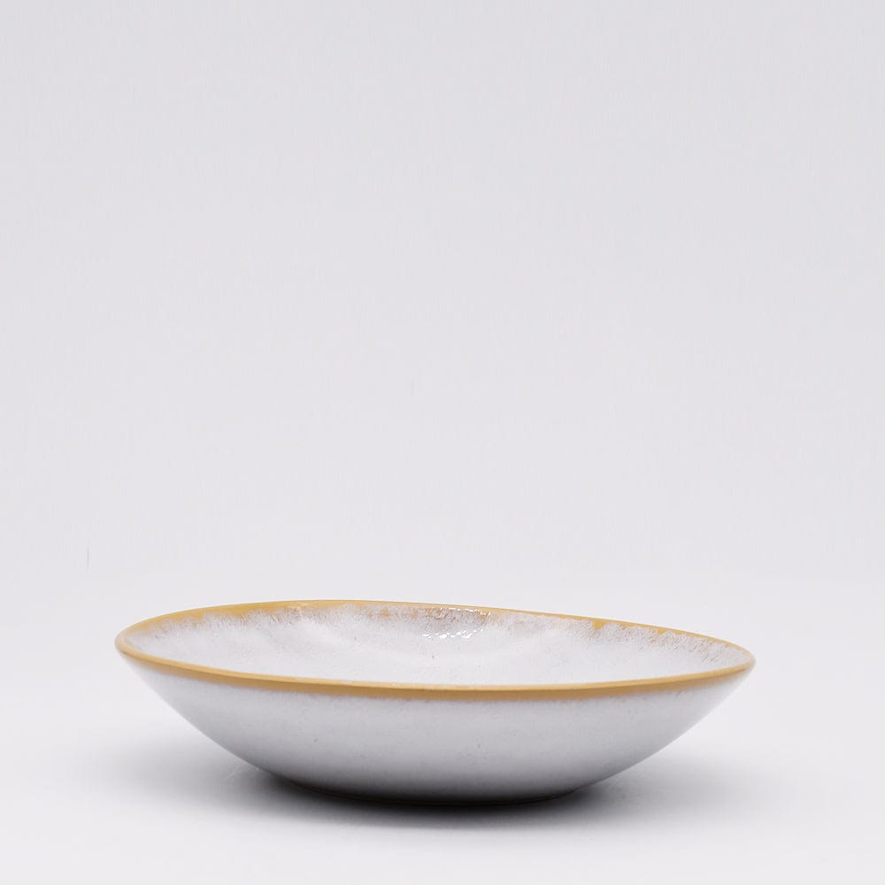 Grande assiette en grès de la collection portugaise Corals Assiette creuse en grès "Amazonia" Blanche