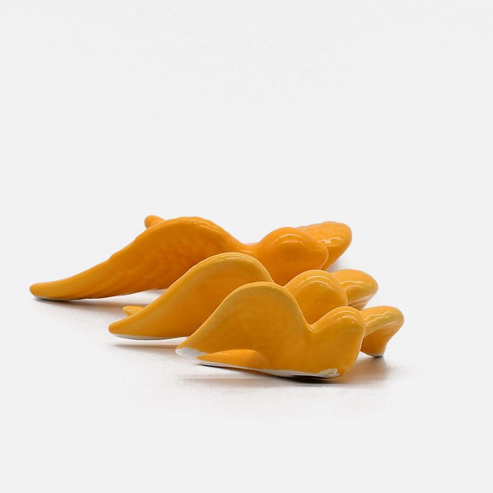 Hirondelle jaune d'or en céramique traditionnelle Bordallo Pinheiro Hirondelle de Caldas da Rainha en céramique jaune d'or
