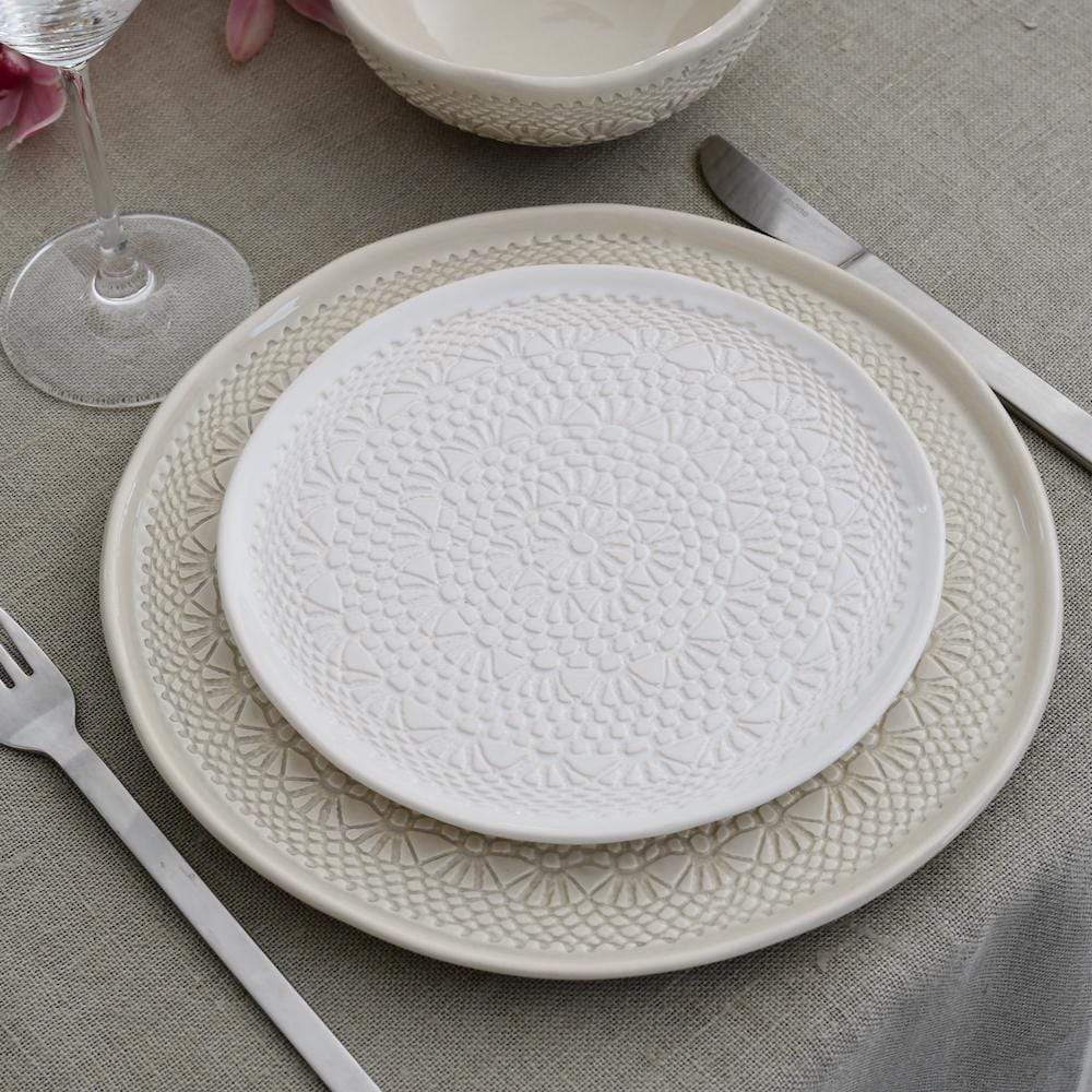 Petite assiette en céramique blanche I Motifs dentelles portugaises Assiette "Carimbada" blanche - 20 cm