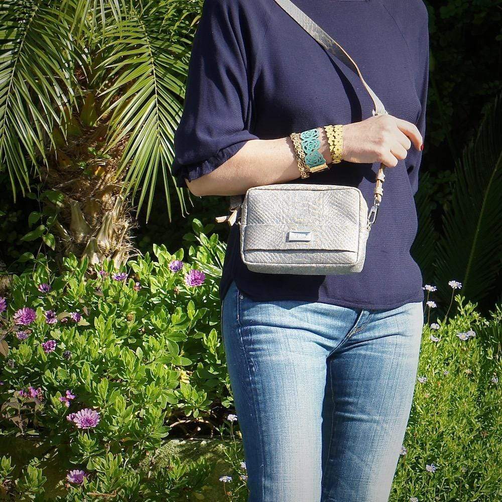 Sac pochette banane en liège gris