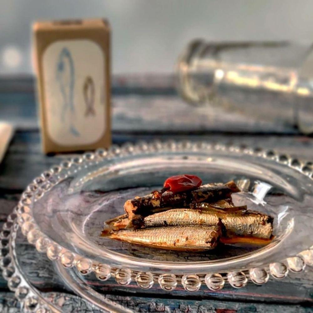 Sardines à l'huile d'olive et à la tomate I Produit portugais Petites sardines piquantes