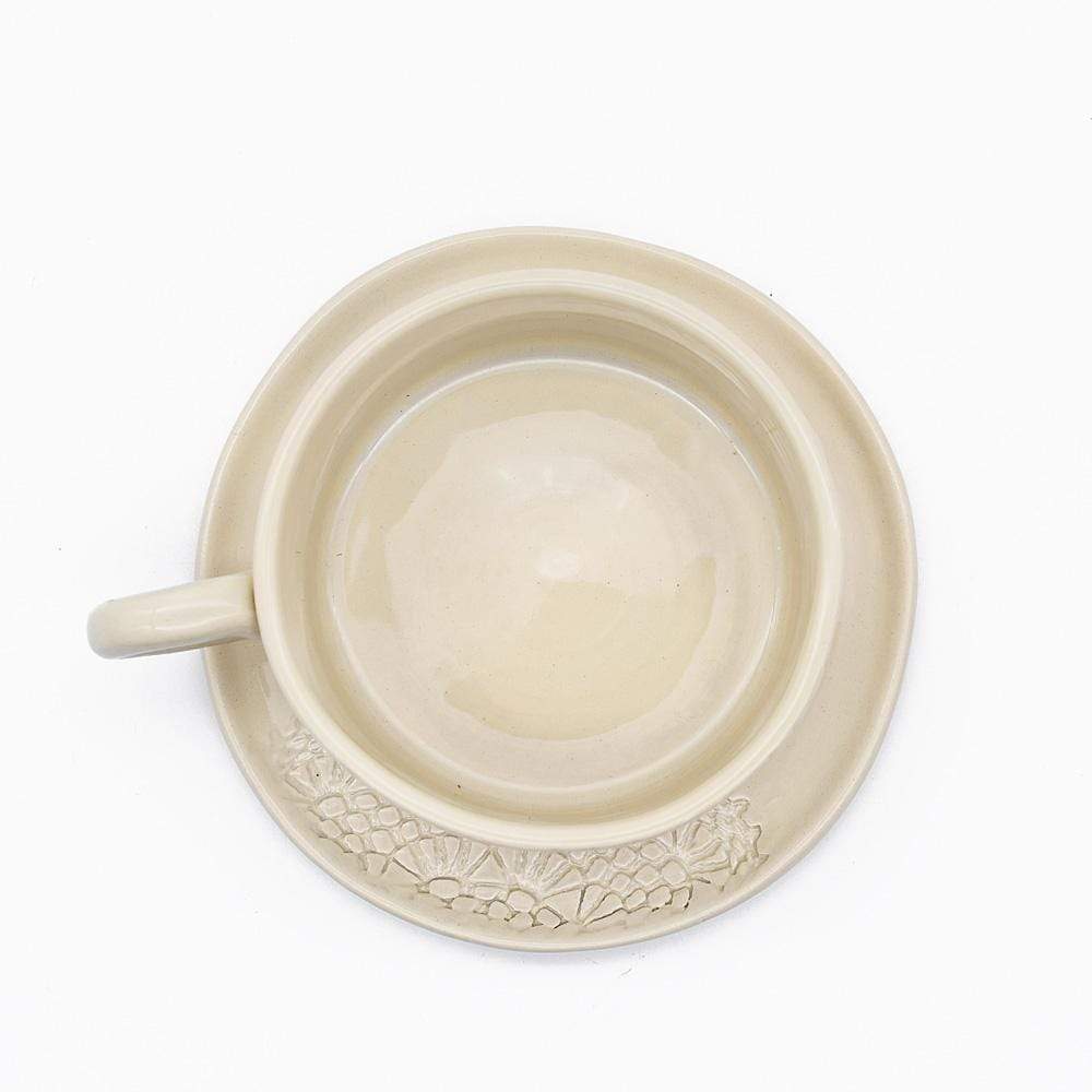 Tasse en céramique beige I Motifs dentelles portugaises Grande tasse et sous-tasse beige - 12 cm
