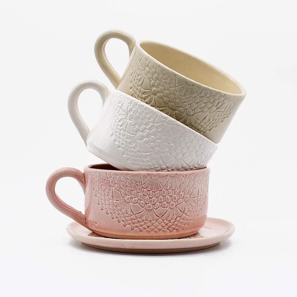 Tasse en céramique beige I Motifs dentelles portugaises Grande tasse et sous-tasse beige - 12 cm