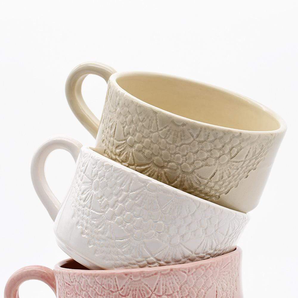 Tasse en céramique beige I Motifs dentelles portugaises Grande tasse et sous-tasse beige - 12 cm